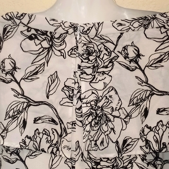 ASHRO Ruffled Floral Blouse - Picture 8 of 15